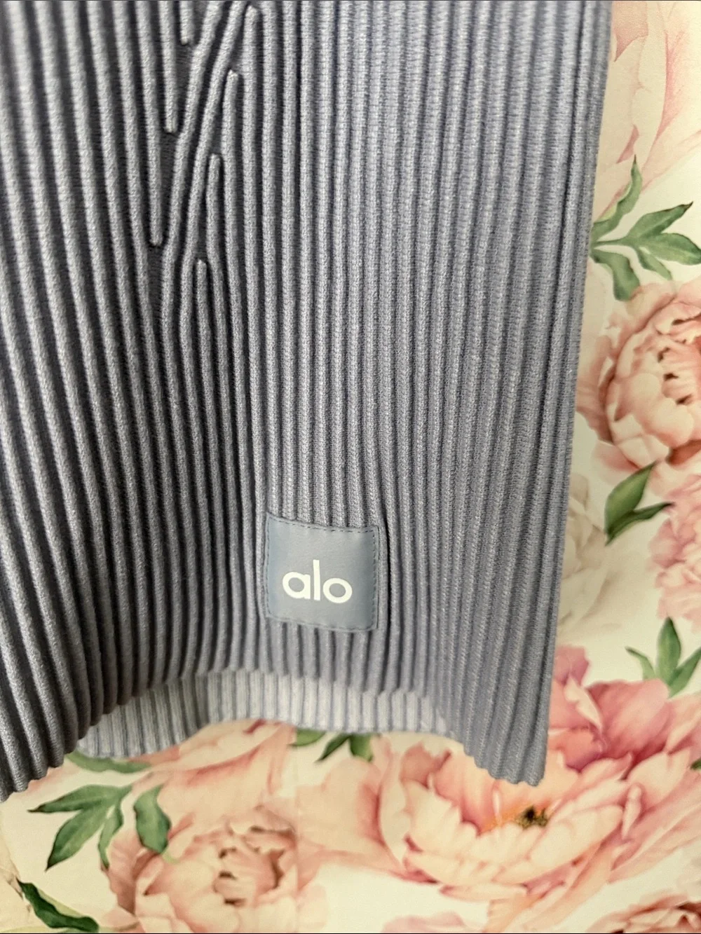 EUC Alo Yoga Denim Knit High-Waist Skirt Winter Frost size XS/S Built in Shorts